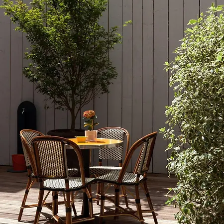 Vic Eiffel 3*