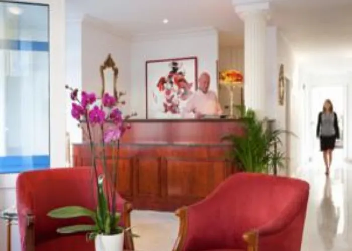 Vic Eiffel Отель