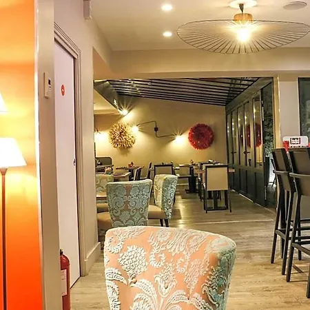 Vic Eiffel Hotel 3*