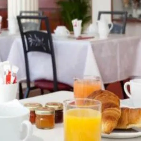 Vic Eiffel Hotel 3*